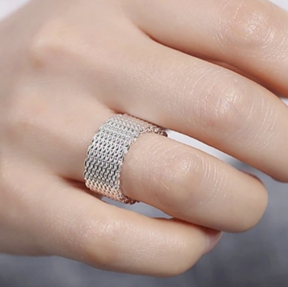 2X$60 Beautiful amazing ring silver color